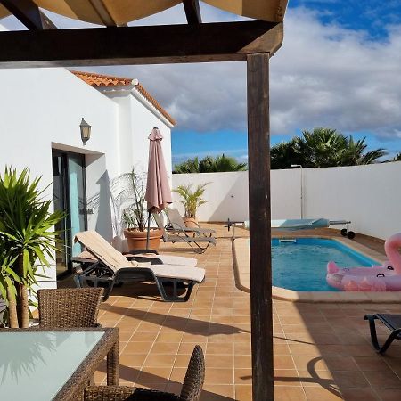 Beautiful Spacious Villa With Private Heated Pool In Lajares Kültér fotó
