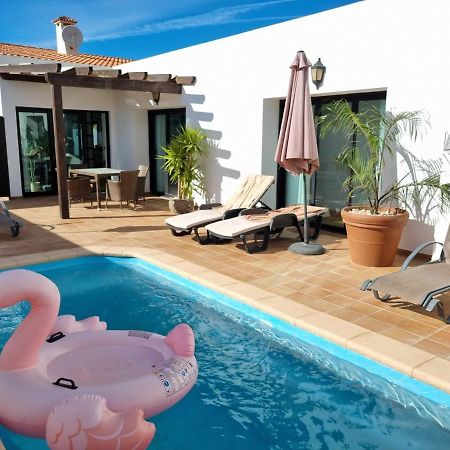 Beautiful Spacious Villa With Private Heated Pool In Lajares Kültér fotó