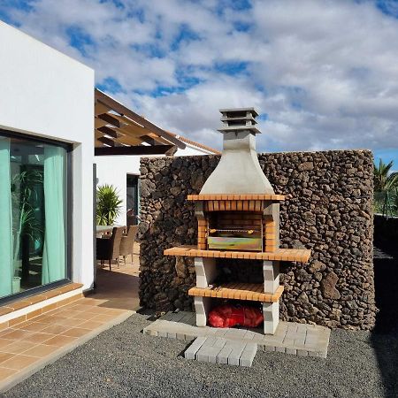 Beautiful Spacious Villa With Private Heated Pool In Lajares Kültér fotó