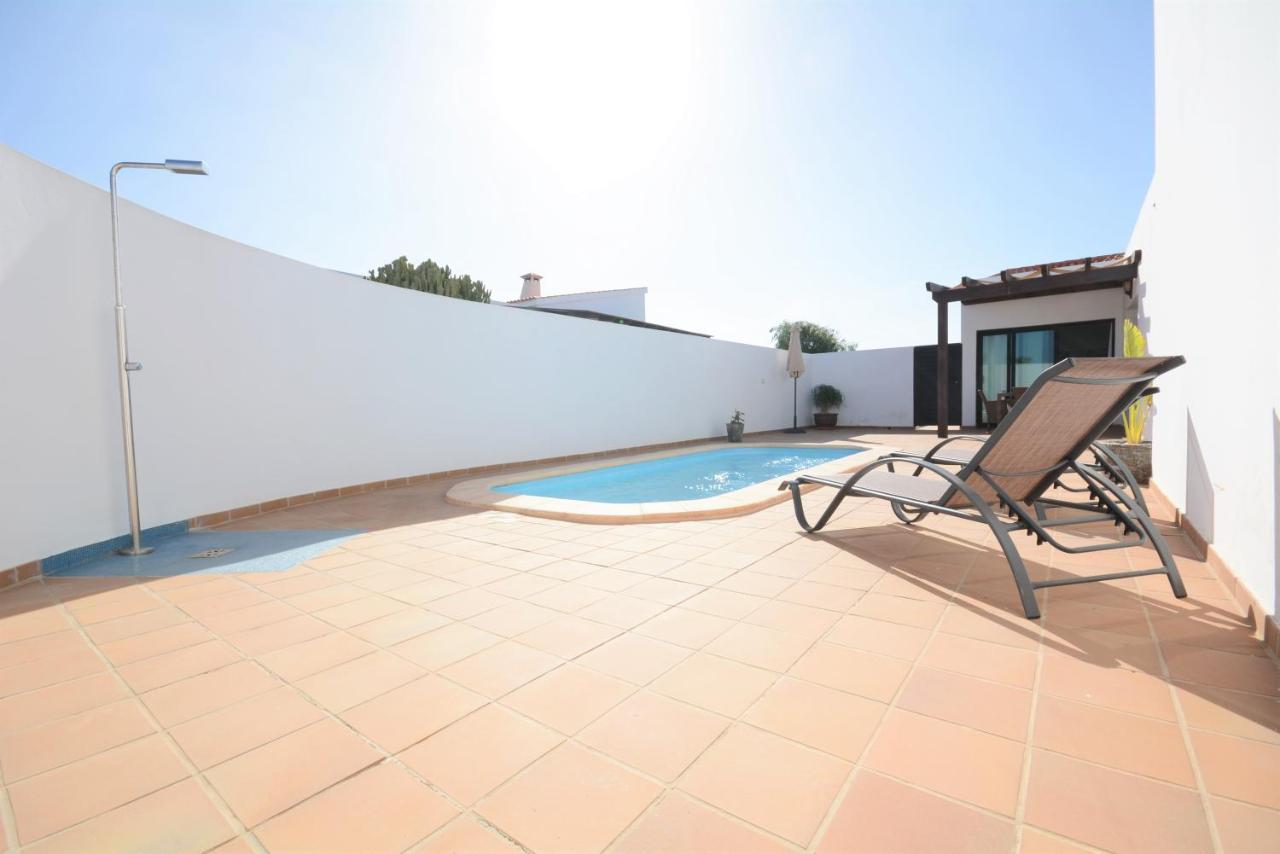Beautiful Spacious Villa With Private Heated Pool In Lajares Kültér fotó