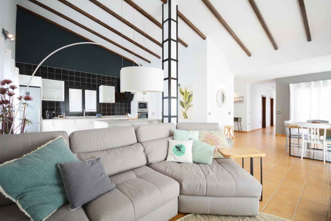Beautiful Spacious Villa With Private Heated Pool In Lajares Kültér fotó