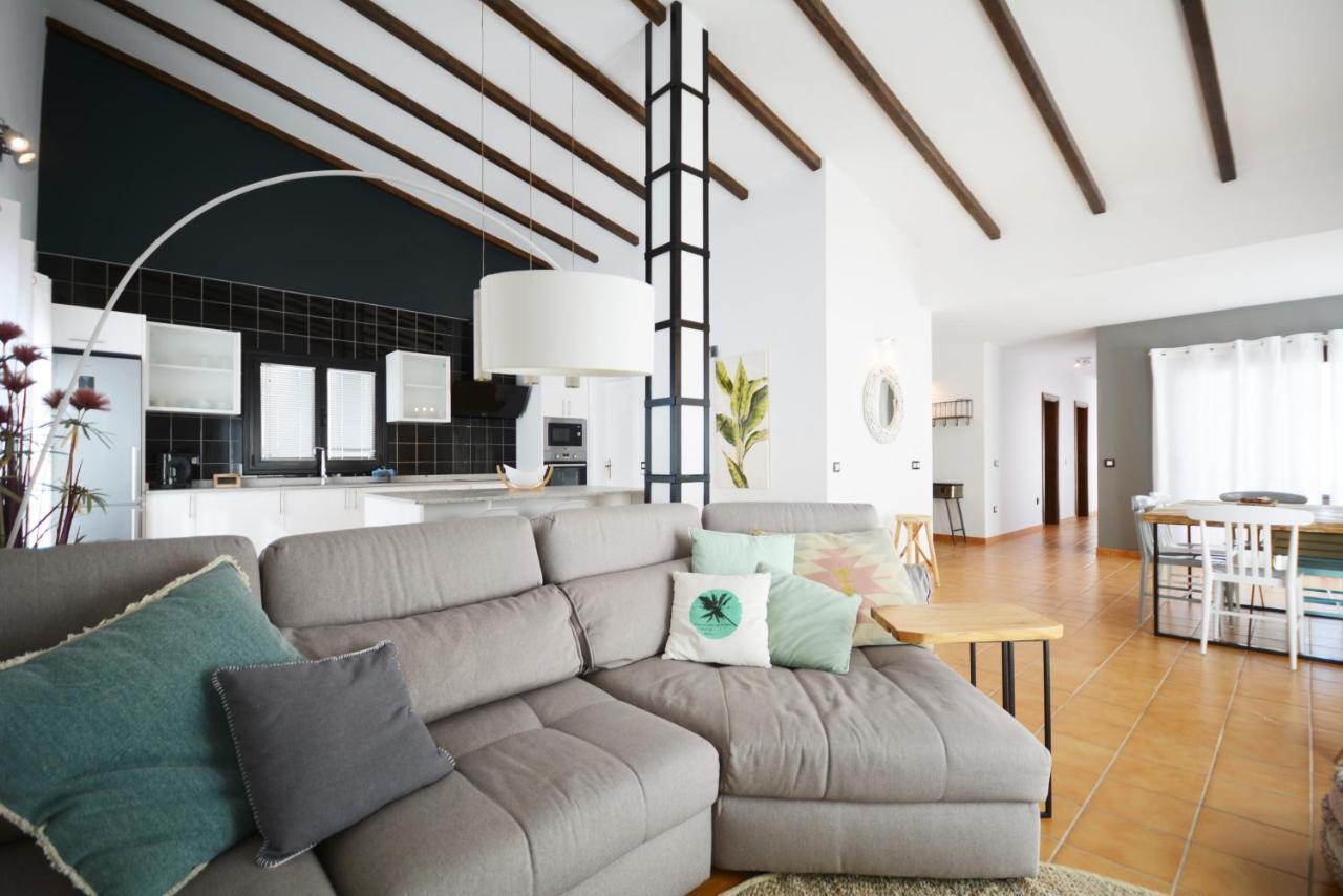 Beautiful Spacious Villa With Private Heated Pool In Lajares Kültér fotó