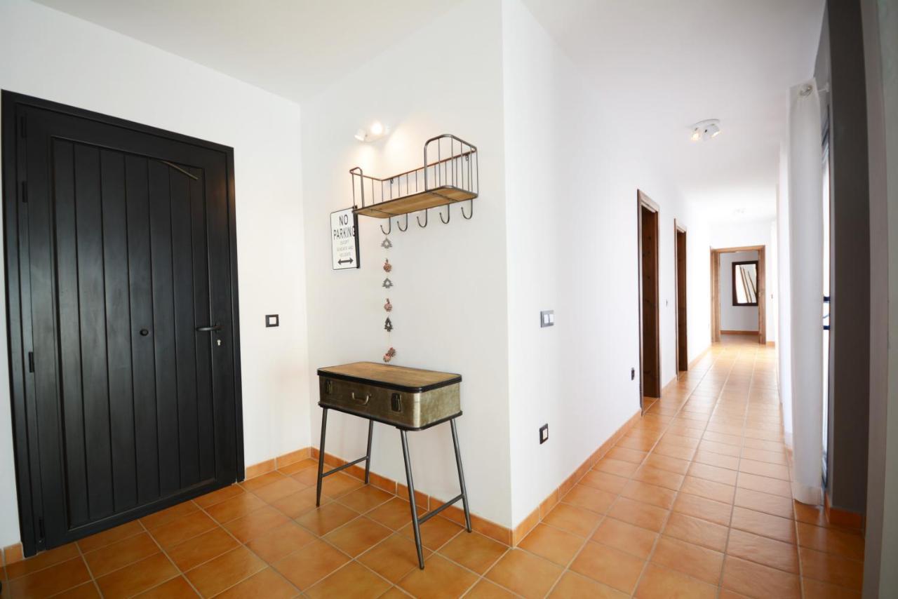 Beautiful Spacious Villa With Private Heated Pool In Lajares Kültér fotó