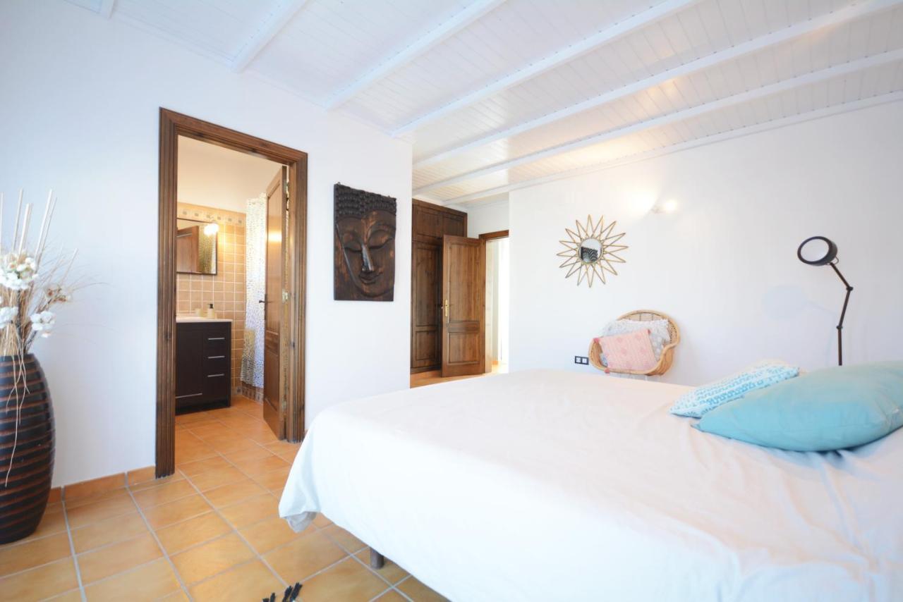 Beautiful Spacious Villa With Private Heated Pool In Lajares Kültér fotó