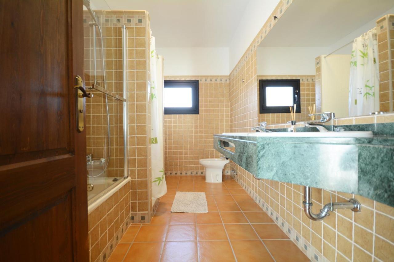Beautiful Spacious Villa With Private Heated Pool In Lajares Kültér fotó