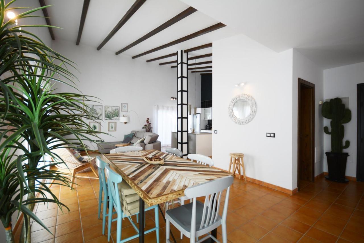 Beautiful Spacious Villa With Private Heated Pool In Lajares Kültér fotó