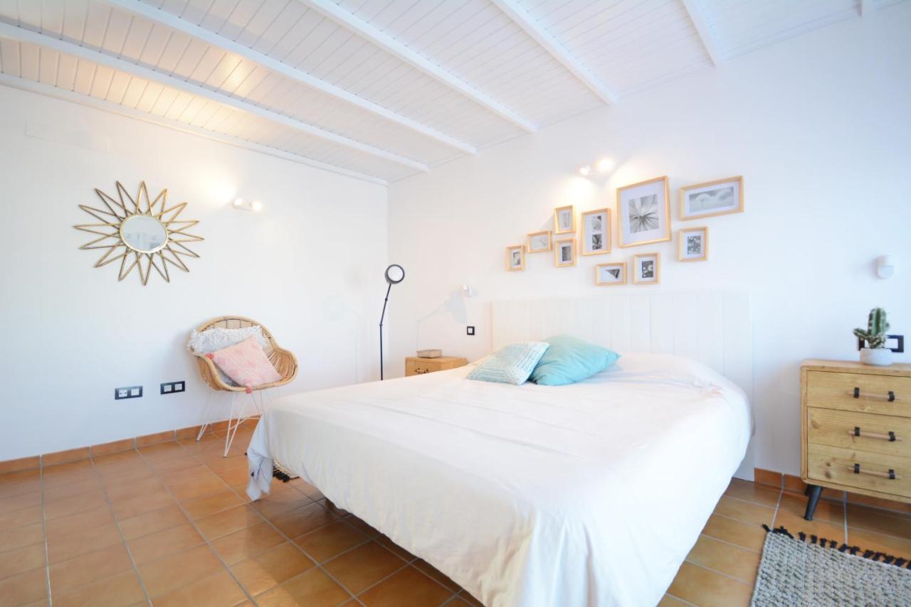 Beautiful Spacious Villa With Private Heated Pool In Lajares Kültér fotó