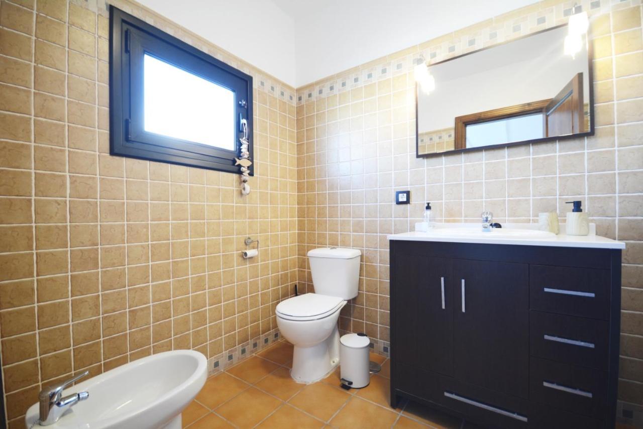 Beautiful Spacious Villa With Private Heated Pool In Lajares Kültér fotó