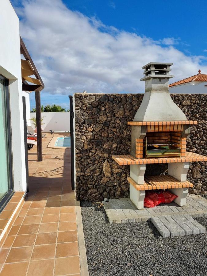 Beautiful Spacious Villa With Private Heated Pool In Lajares Kültér fotó
