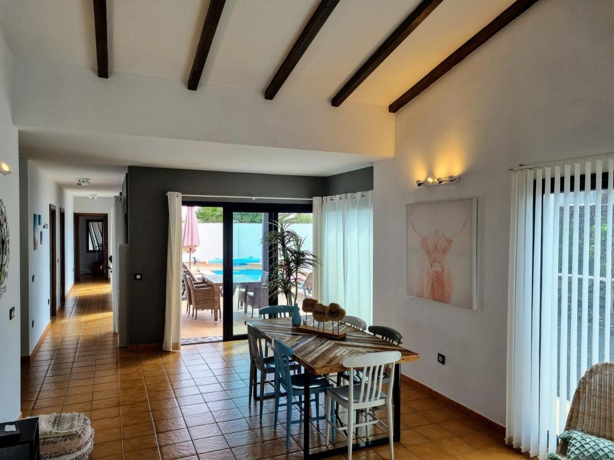 Beautiful Spacious Villa With Private Heated Pool In Lajares Kültér fotó